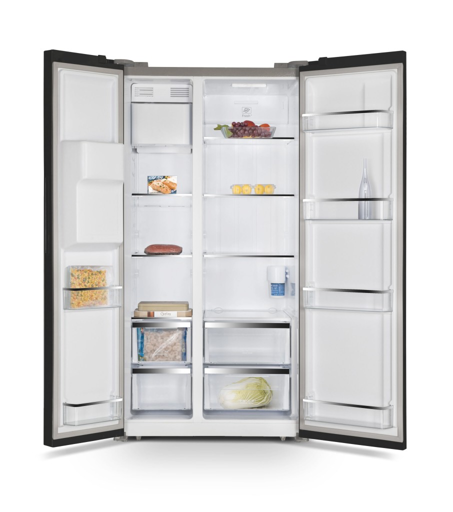 Intérieur du réfrigérateur américain Schneider SCUS550NFGLB