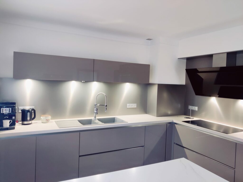 Cuisine d’exposition Haecker gris basalte installée en Moselle