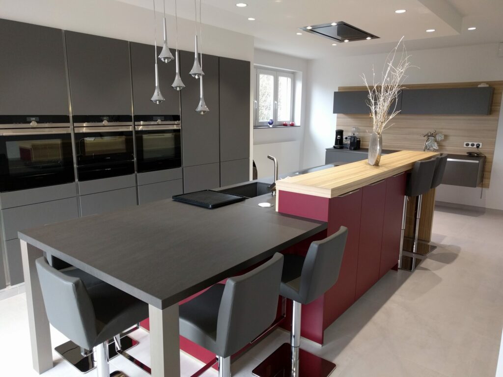 cuisine moderne avec îlot central en céramique à Thionville